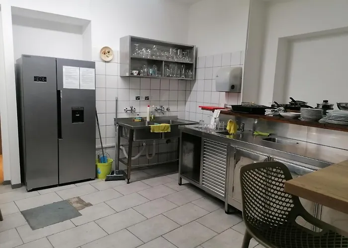 Hostel Vojnik بيت شباب