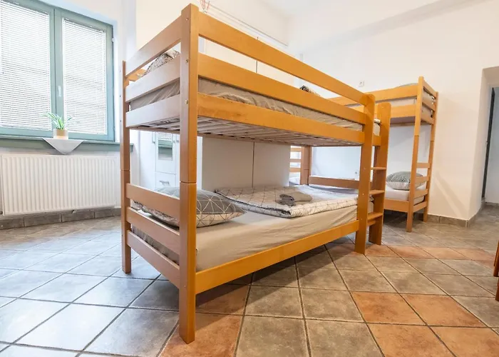 Hostel Vojnik بيت شباب
