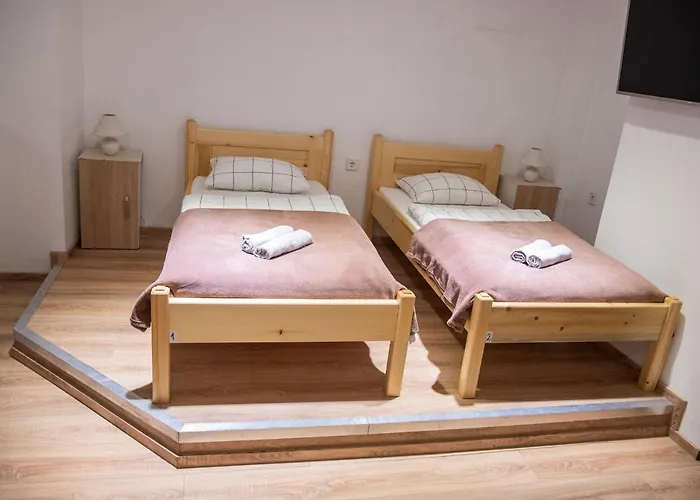 Hostel Vojnik بيت شباب *